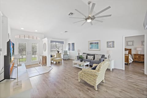 Inviting, quiet home in with pool and steps to beach House in Marco Island