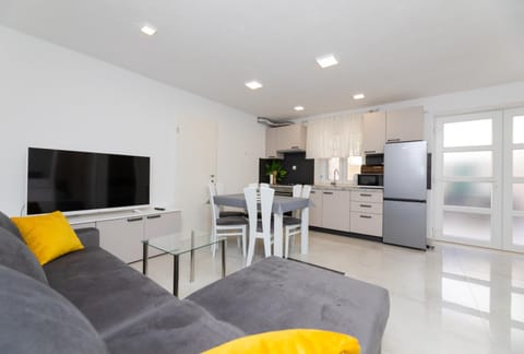 Kitchen or kitchenette, Living room, Dining area