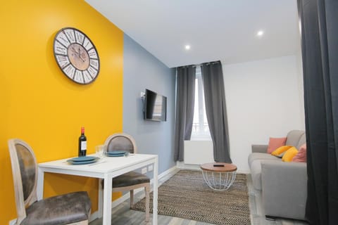 Living room, Dining area