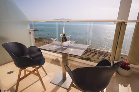 Balcony/Terrace, Sea view, Alcoholic drinks
