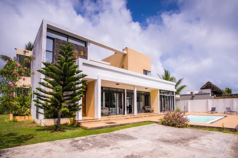 Property building, Facade/entrance, Swimming pool