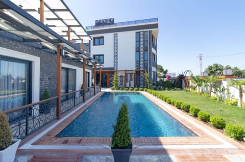 Swimming pool, Swimming pool