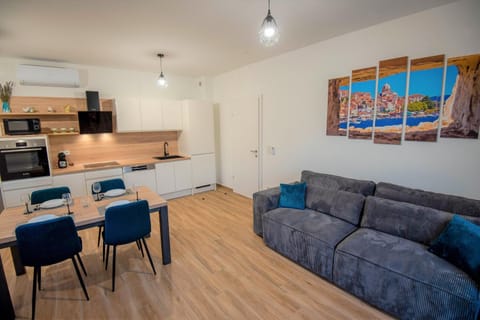 Living room, Dining area, kitchen