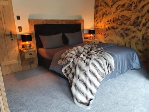 Bed, Bedroom, microwave