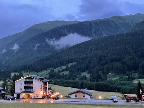 Property building, Natural landscape, Hiking, Mountain view, Parking