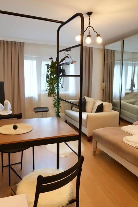 Bed, Living room, Photo of the whole room, Seating area, Dining area, wardrobe