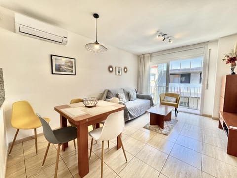 TV and multimedia, Living room, Dining area, air conditioner