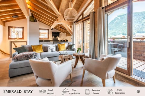 Balcony/Terrace, Living room, Seating area, Mountain view
