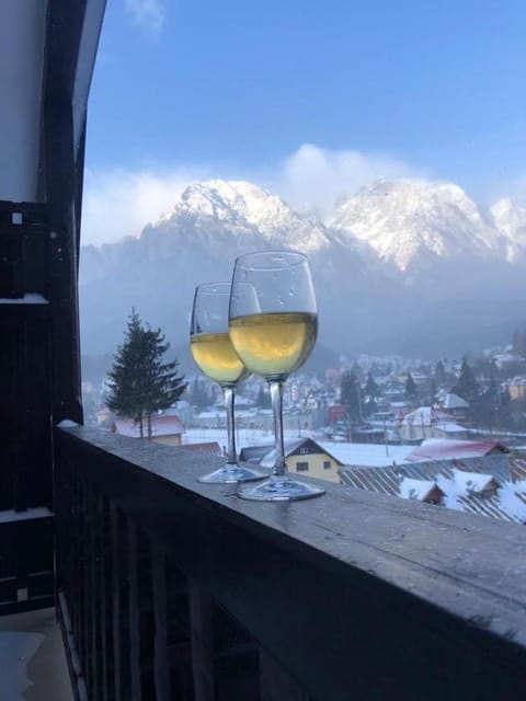 Balcony/Terrace, Mountain view