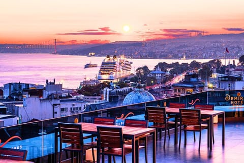 Nearby landmark, Restaurant/places to eat, Natural landscape, Balcony/Terrace, City view, Sea view, Sunrise