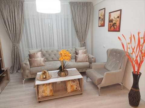 Bed, TV and multimedia, Seating area, Bedroom