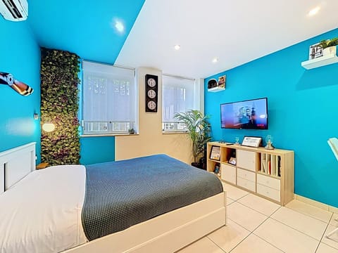 Bed, TV and multimedia, Photo of the whole room, Bedroom, internet, air conditioner