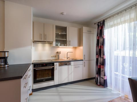 Kitchen or kitchenette, Dining area, dishwasher, oven, stove