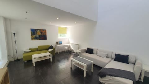 Living room, Lounge or bar