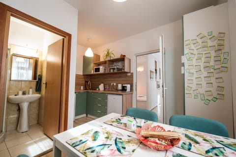 Bathroom, Kitchen or kitchenette, Dining area