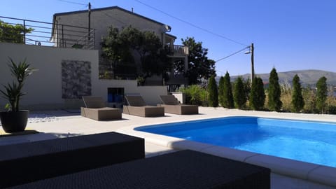 A&A Apartments by the sea Apartment in Okrug Gornji