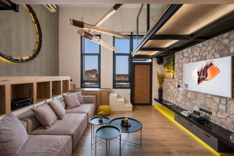 TV and multimedia, Living room, Seating area, Evening entertainment