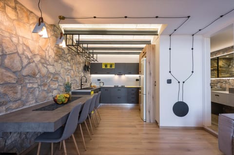 Kitchen or kitchenette, Living room, Seating area