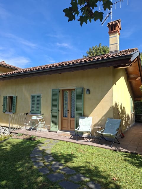 The Dependance of the Villa Isabella Stresa by the little river with private dedicated parking House in Stresa