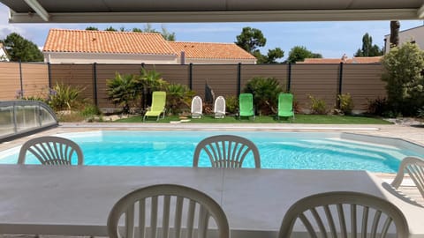 Patio, Day, Pool view, Swimming pool, sunbed