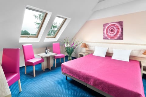 Photo of the whole room, Photo of the whole room, Decorative detail