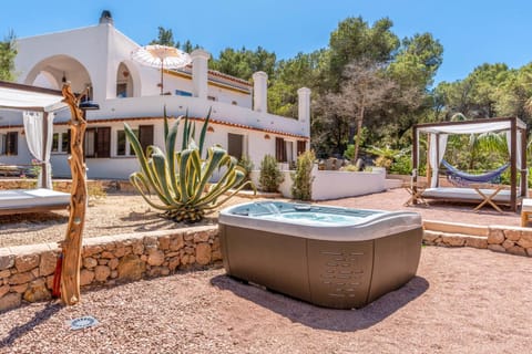 Hot Tub, Garden view, sunbed