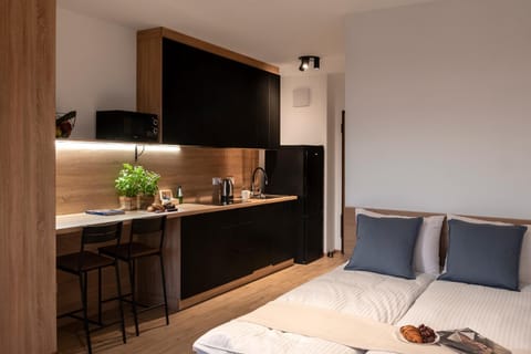 Bed, Kitchen or kitchenette, Photo of the whole room, Bedroom