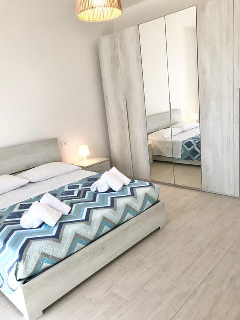 Bedroom, towels, wardrobe