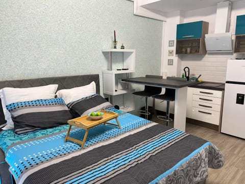 Bed, Dining area