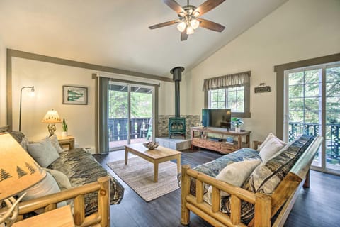 Cozy Condo on Fall River - 1 Mile to RMNP Gate! Apartment in Estes Park