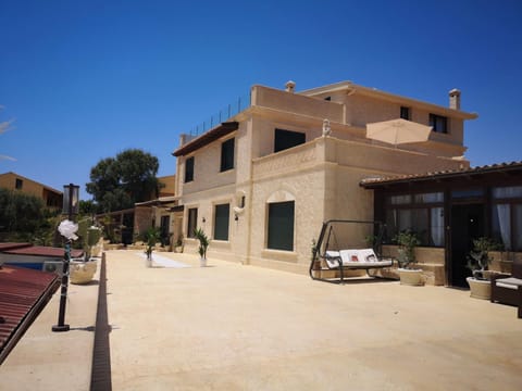 Property building, Day