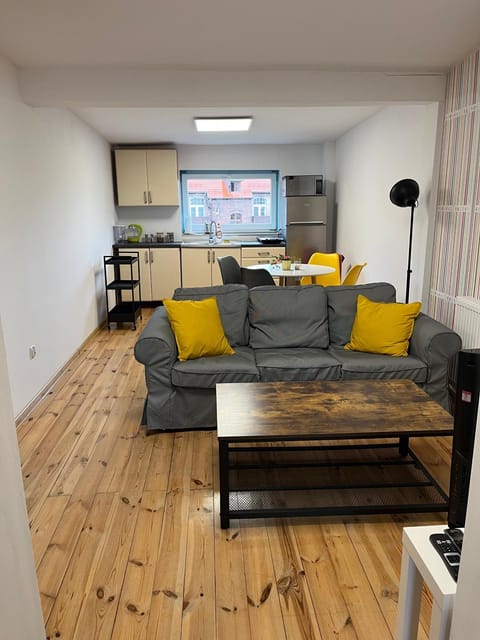 TV and multimedia, Kitchen or kitchenette, Living room, Seating area, Dining area