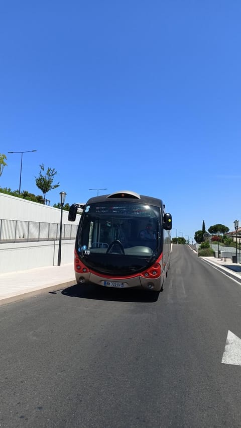 Charmante maison de ville avec parking privé House in Nimes