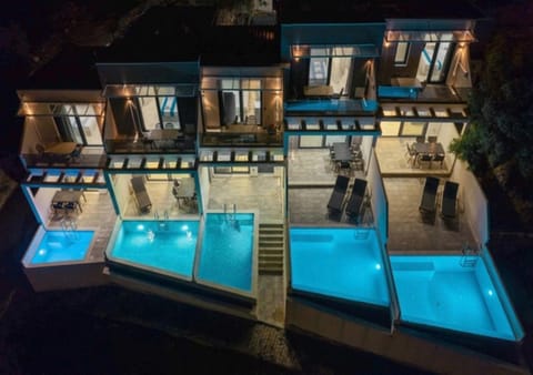 Property building, Patio, Night, View (from property/room), Balcony/Terrace, Pool view, Swimming pool, sunbed