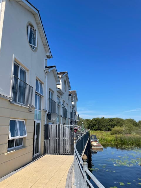 Five bedroom waterfront house House in Leitrim, Co. Leitrim, Ireland