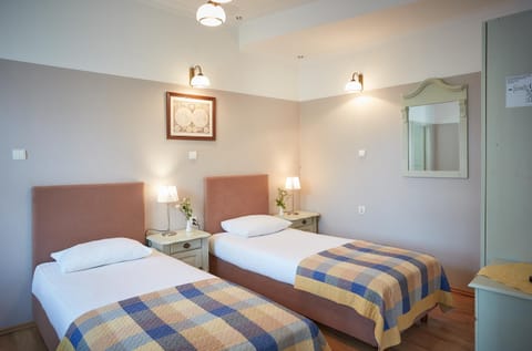Bed, Other, Photo of the whole room, Decorative detail, Seating area, Bedroom, Area and facilities