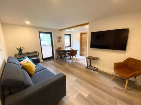 TV and multimedia, Living room, Dining area