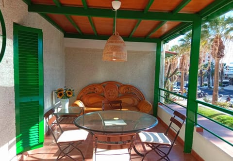 View (from property/room), Balcony/Terrace, Dining area, City view