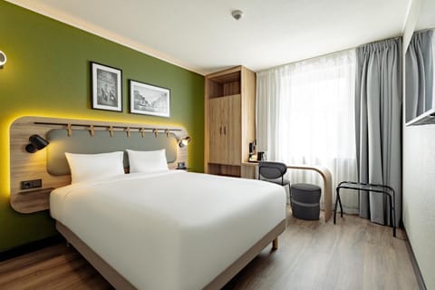 Bed, Coffee/tea facilities, Photo of the whole room, Bedroom, furniture, locker, wardrobe