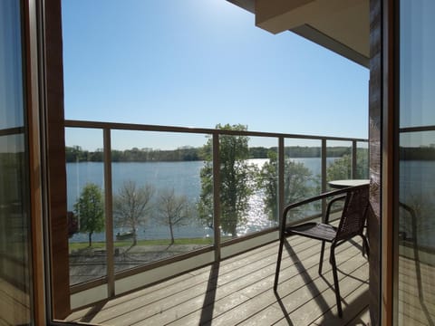 Balcony/Terrace, Lake view