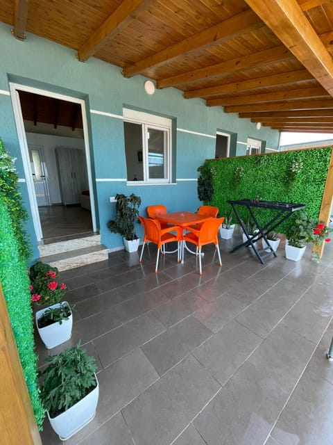 Property building, Balcony/Terrace, Seating area