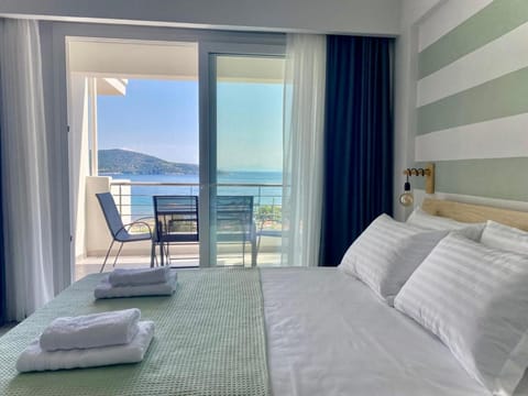 Bed, Balcony/Terrace, Sea view, towels