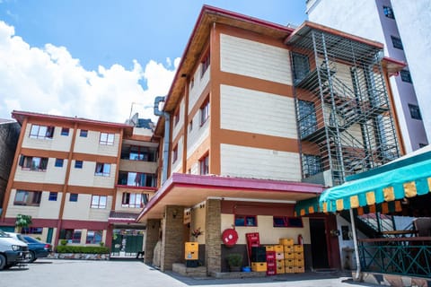 Property building, Day, Neighbourhood, Balcony/Terrace, Street view, Location, Parking