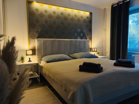 Photo of the whole room, Bedroom, towels