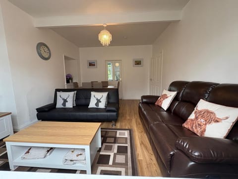 Ashley Holiday Home, Close To City Centre With Free Parking House in Inverness