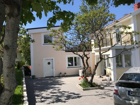 Property building, Patio, Facade/entrance