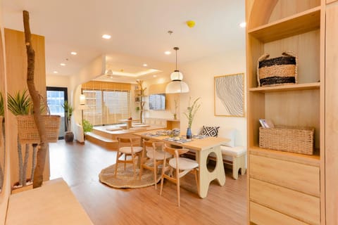 Photo of the whole room, Dining area