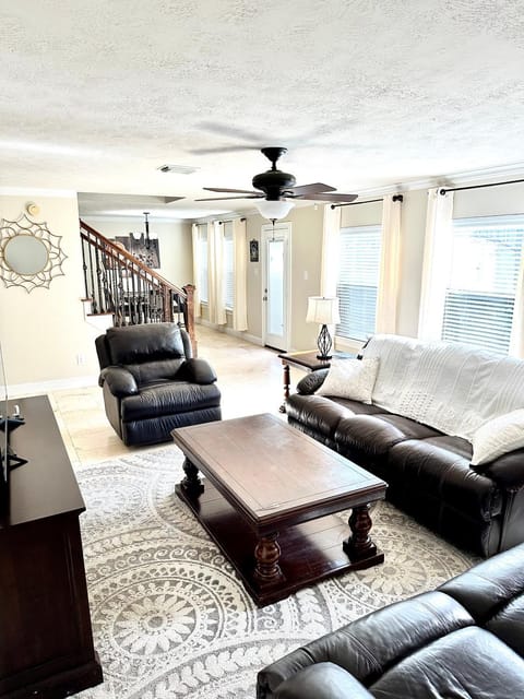 ~~ Big Family Home near 99 / i10 / kid friendly~~ House in Houston