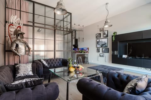 Communal lounge/ TV room, TV and multimedia, Living room, Seating area, Evening entertainment