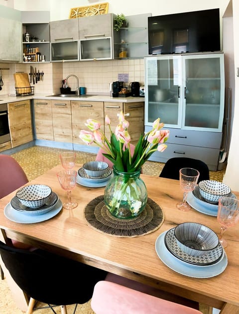 Living room, Dining area